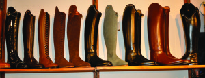 Den seneste kollektion fra Königs vil altid være på hylderne. Alle støvler og jodhpurs kan fremstilles i ønsket farve og design samt syes efter mål